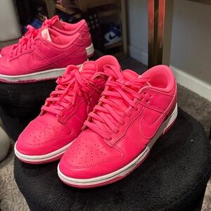 Nike Women's Bright Pink Sneakers